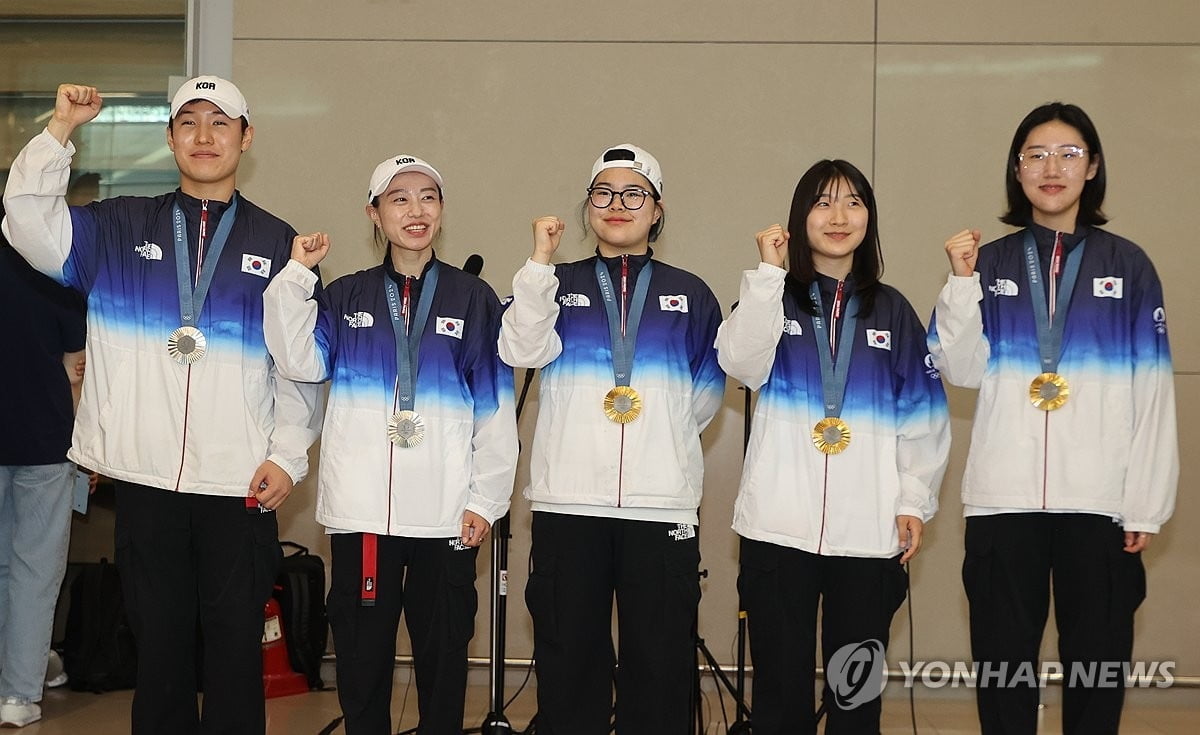 不需要防守！26分钟喷气机连入3球，暂3-0领先珀斯光荣