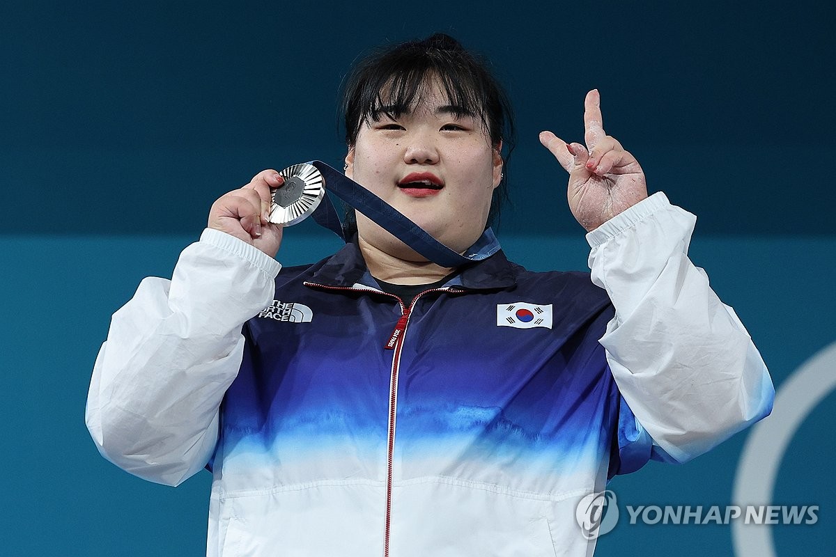 皇家马德里vs塞尔塔球员评分：维尼修斯7.5分，杜维卡斯6.2分