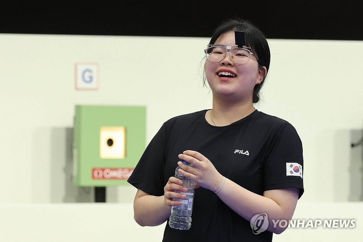 ❤️李凯尔社媒回忆23年男篮世界杯并配文：一段美好的旅程