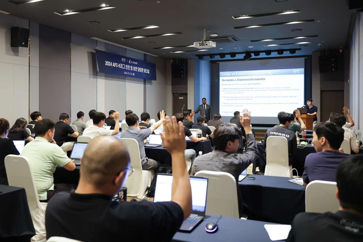 悉尼FC主帅：不确定道格拉斯·科斯塔能否出战德比