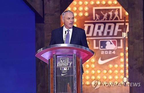 CBA动态｜郭艾伦踩场训练 同曦被罚5万 上海签下大杀器