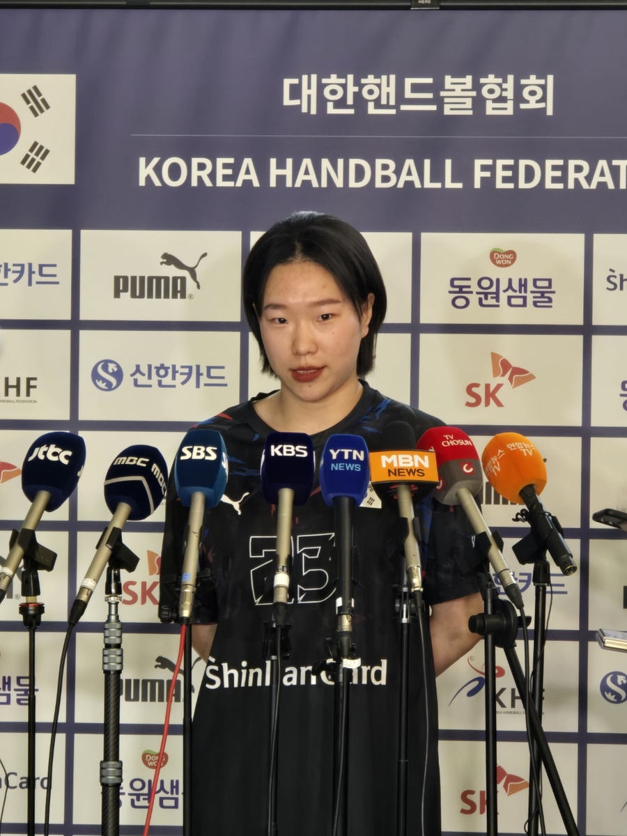 图片报：诺伊尔今天未随队训练，明天比赛前将再接受一次检查