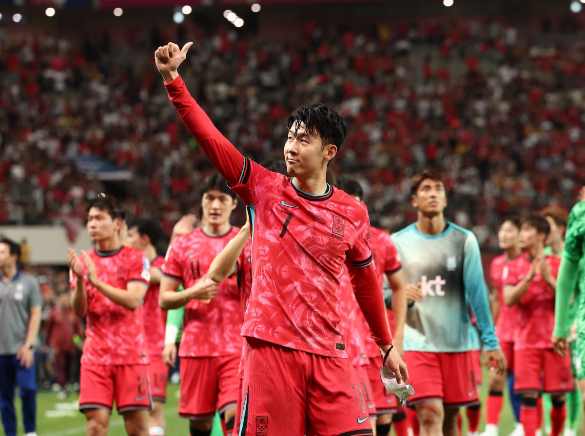 杜兰吊射惩罚诺伊尔 维拉1-0领先拜仁