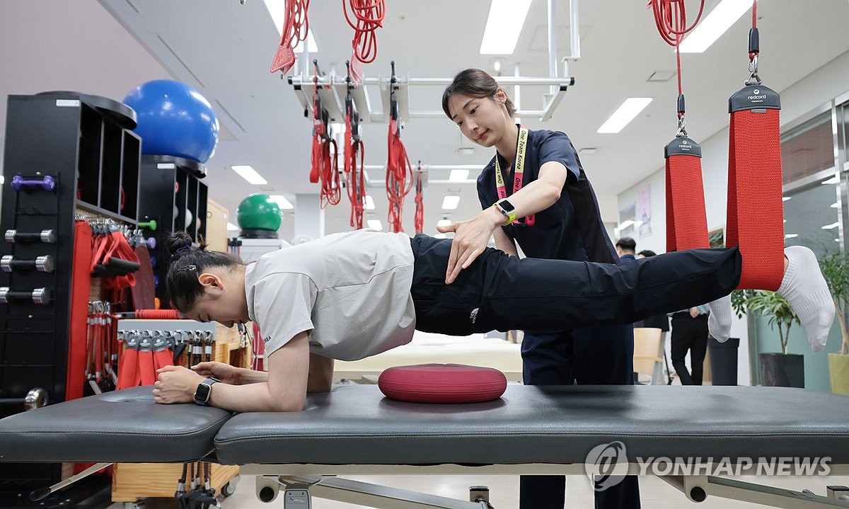 欧联资格赛多名波兰球迷在阿贾克斯主场附近闹事 致使3名警员受伤