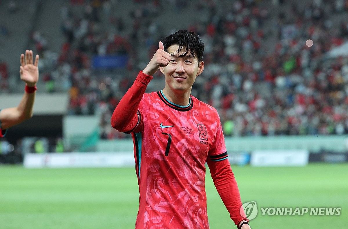带伤坚持！李炎哲9中9独砍25分9篮板