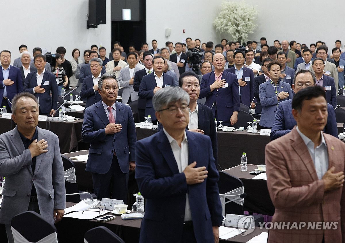 TA：布罗亚加盟伊镇交易已告吹，他很可能会留在切尔西