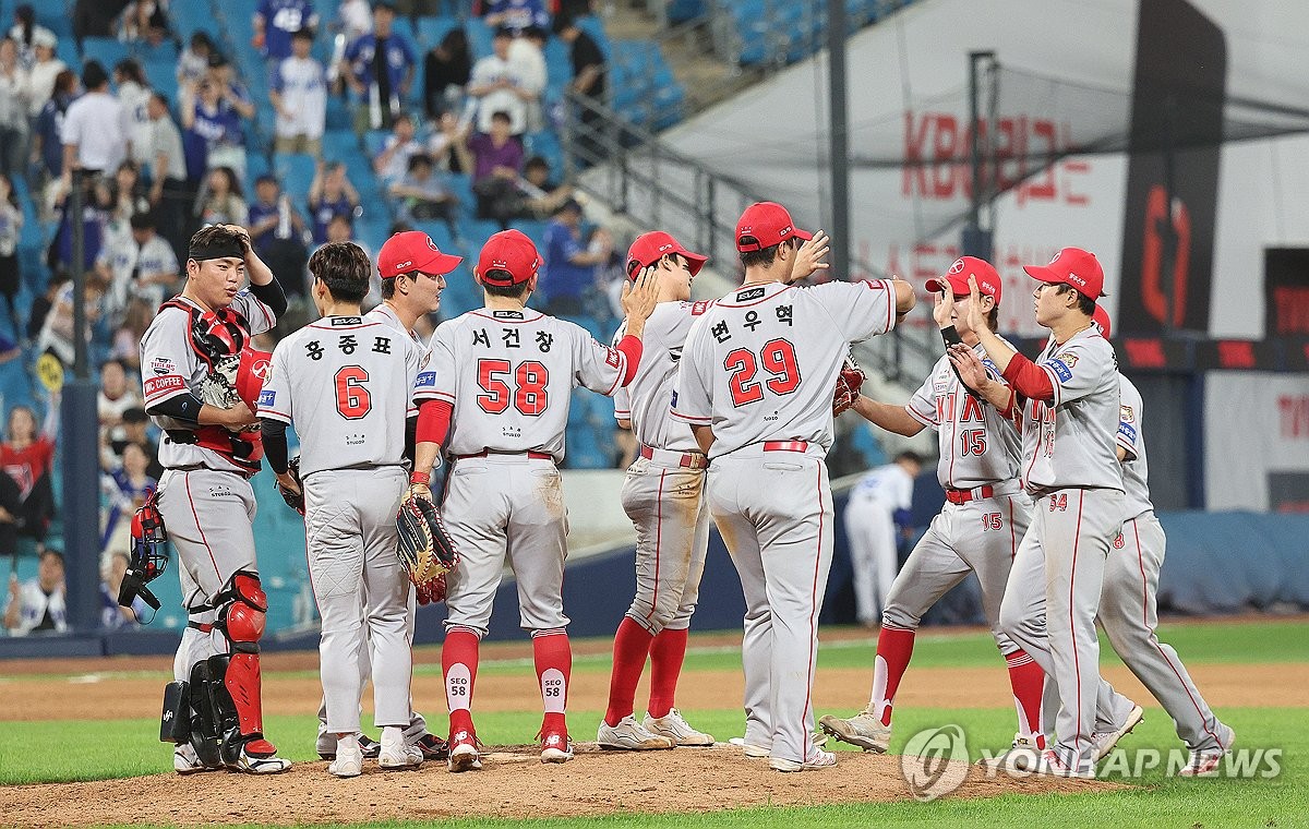 斯图加特vs法兰克福：努贝尔、米特尔施泰特首发，特拉普、埃基蒂克出战