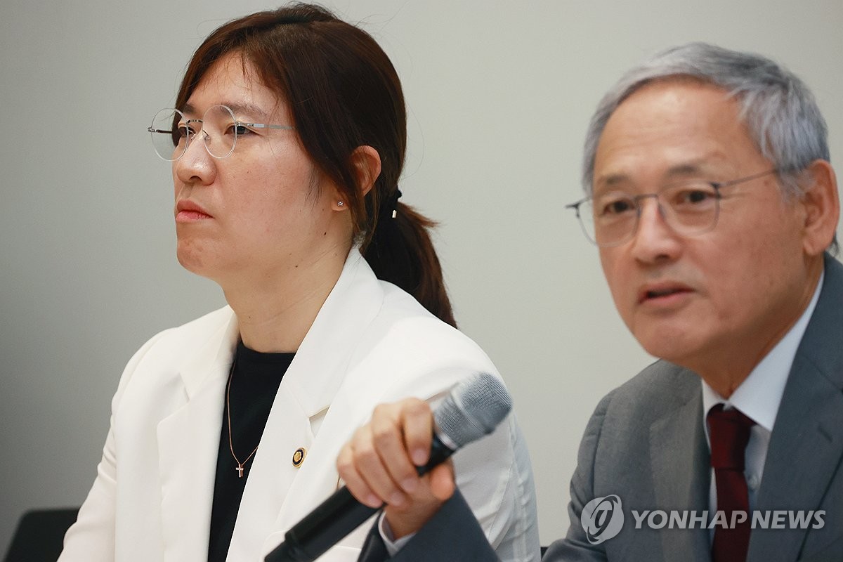 斯图尔特命中本场比赛首个运动战进球 自由人轰出11-0将比分反超