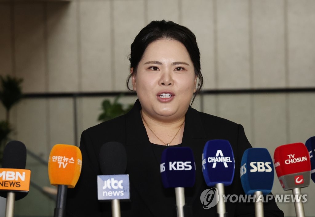 WNBA季后赛战报：威尔逊19+14 王牌第三节轰17-2锁定胜局以95-81战胜自由人