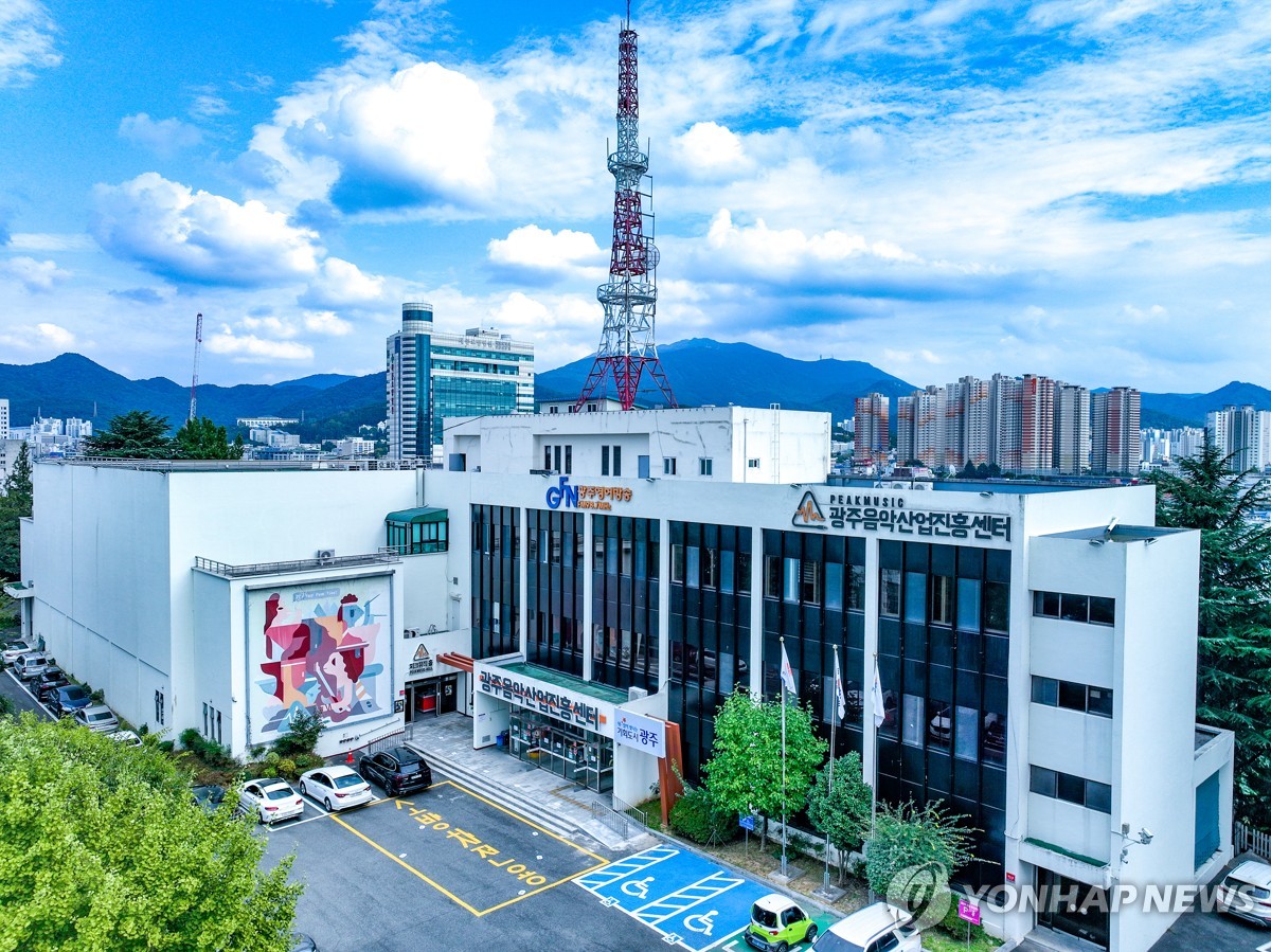 萨尔：澳波就像我们的父亲；我们对待伊镇的方式和对曼城一样