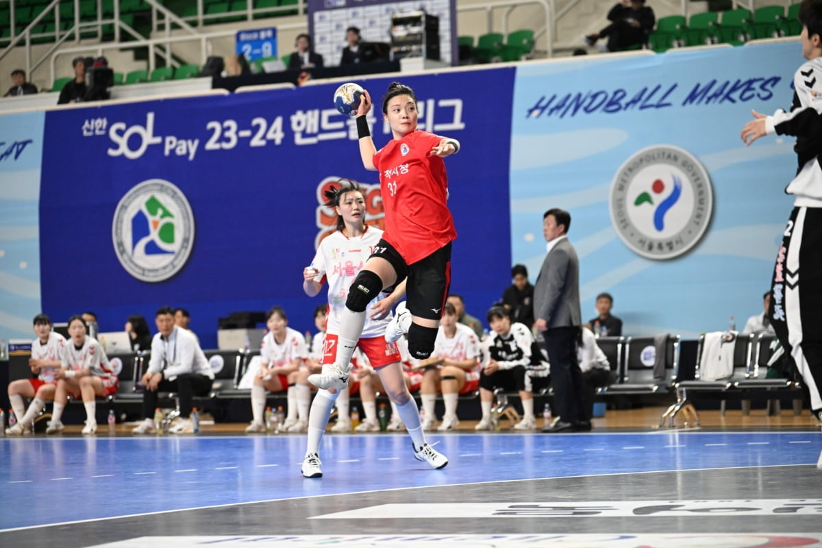 3连胜+杯赛八强：纽约五巨92分提前打卡 魔术6连胜被终结小瓦累瘫