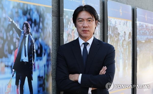 何小珂30分钟4失良机！单刀不进仰天长叹，媒体人：神似武磊