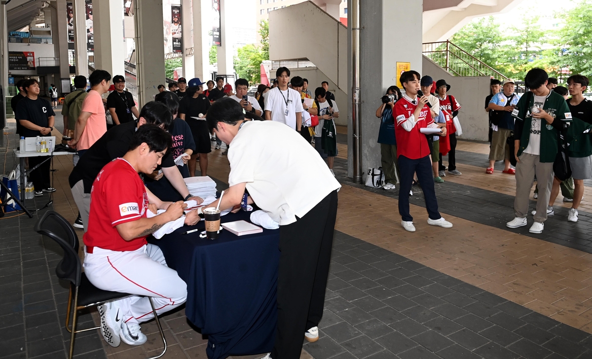 媒体人：赵继伟半月板损伤 明日进行进一步检查